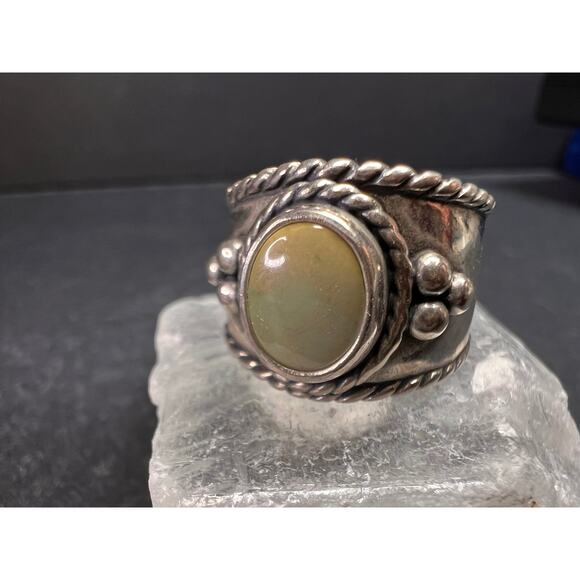 Vintage Sterling Silver Size 6 Ring | Artisan Style Green Cabochon Band - Picture 11 of 14